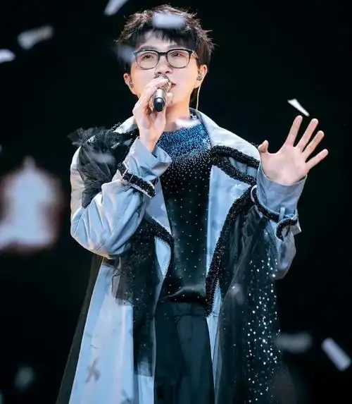 毛不易演唱会现场帮粉丝求婚,太有爱了!