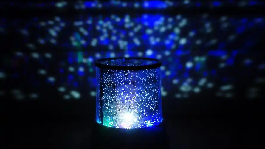 夜光,灯,蓝色光芒 壁纸 - 1366x768