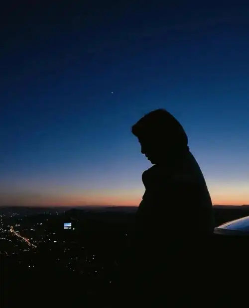 关于孤独的文案|夜晚我用呼吸,点燃星辰