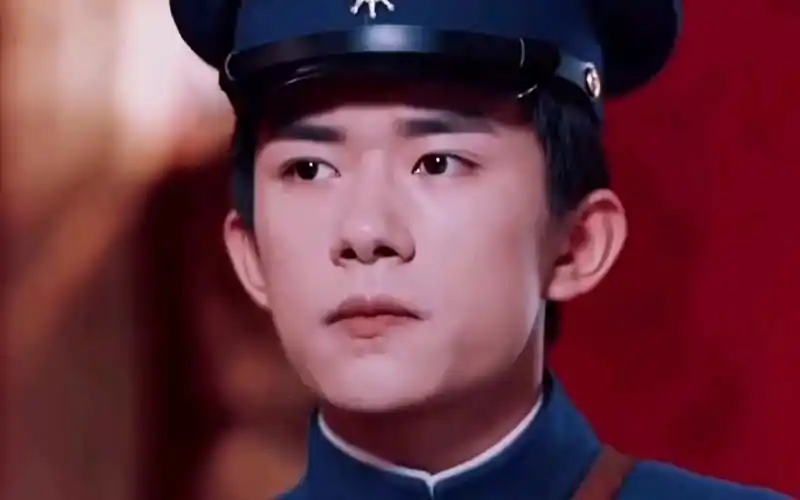 易烊千玺的军装_哔哩哔哩_bilibili