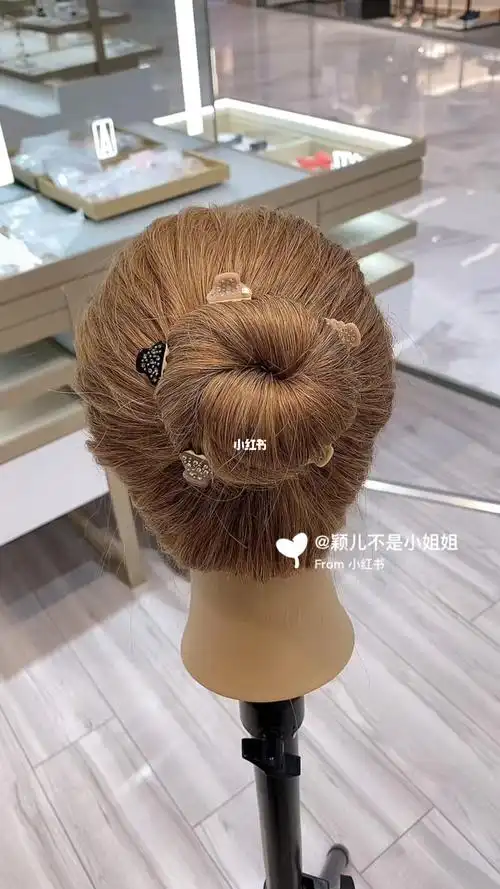 不用一根橡皮筋的盘发教程来喽03