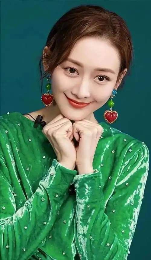 王鸥遭遇感情困境:爱情中的独立与尊严,我们如何把握?