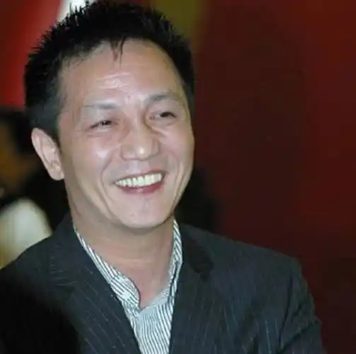 "上海李嘉诚"周正毅:入狱后给监狱装空调,服刑期间狂赚30亿_工作_父亲