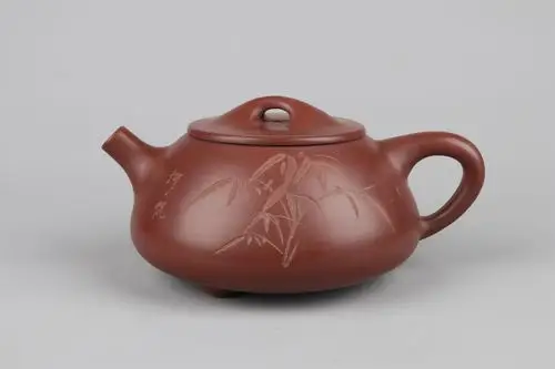 lot0012 吴湖帆绘刻顾景舟制紫砂壶