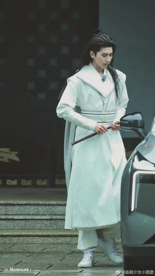 蔡徐坤白衣古装造型#蔡徐坤古风造型9615  白衣公子风度翩翩啊!