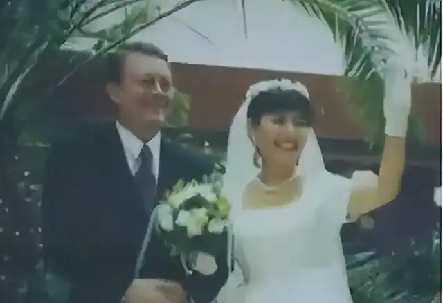 歌唱家殷秀梅二婚嫁给法国老公无儿无女66岁被宠成小公主