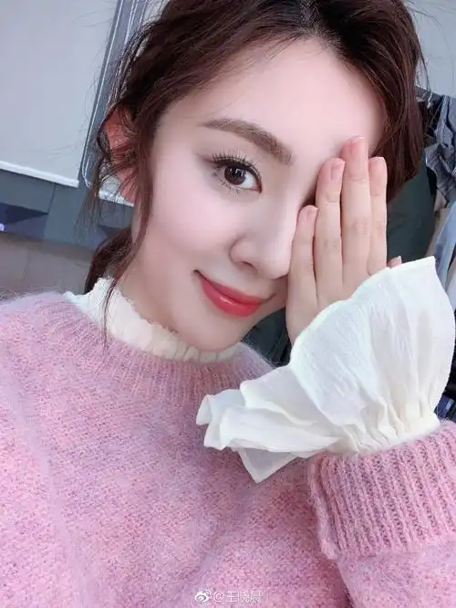 王晓晨晒自拍甜美自然