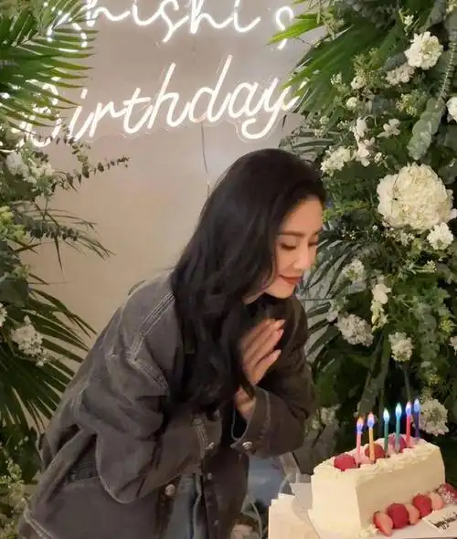 刘诗诗生日写真被嘲变脸,只杨幂送祝福,老公吴奇隆沉默引热议