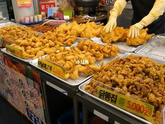 市场上的香脆炸鸡韩国街头食品3集