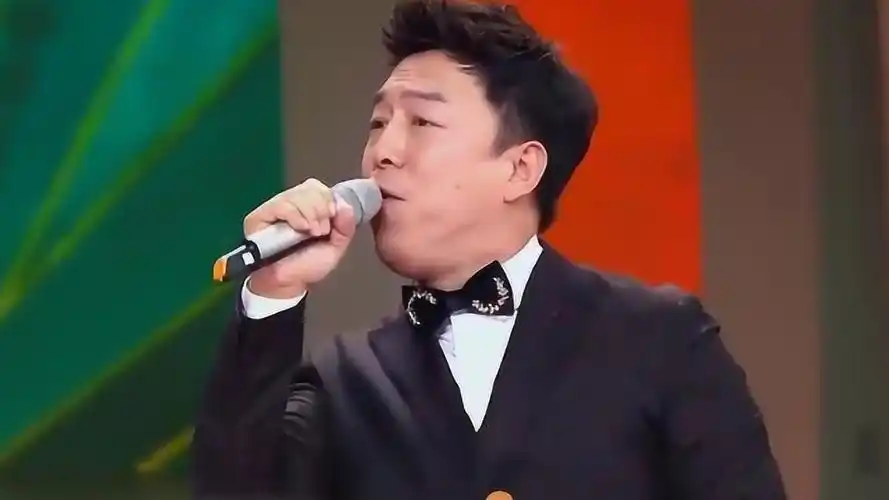 没想到黄渤唱歌这么好听,一首《正义之道》台下尖叫不断!