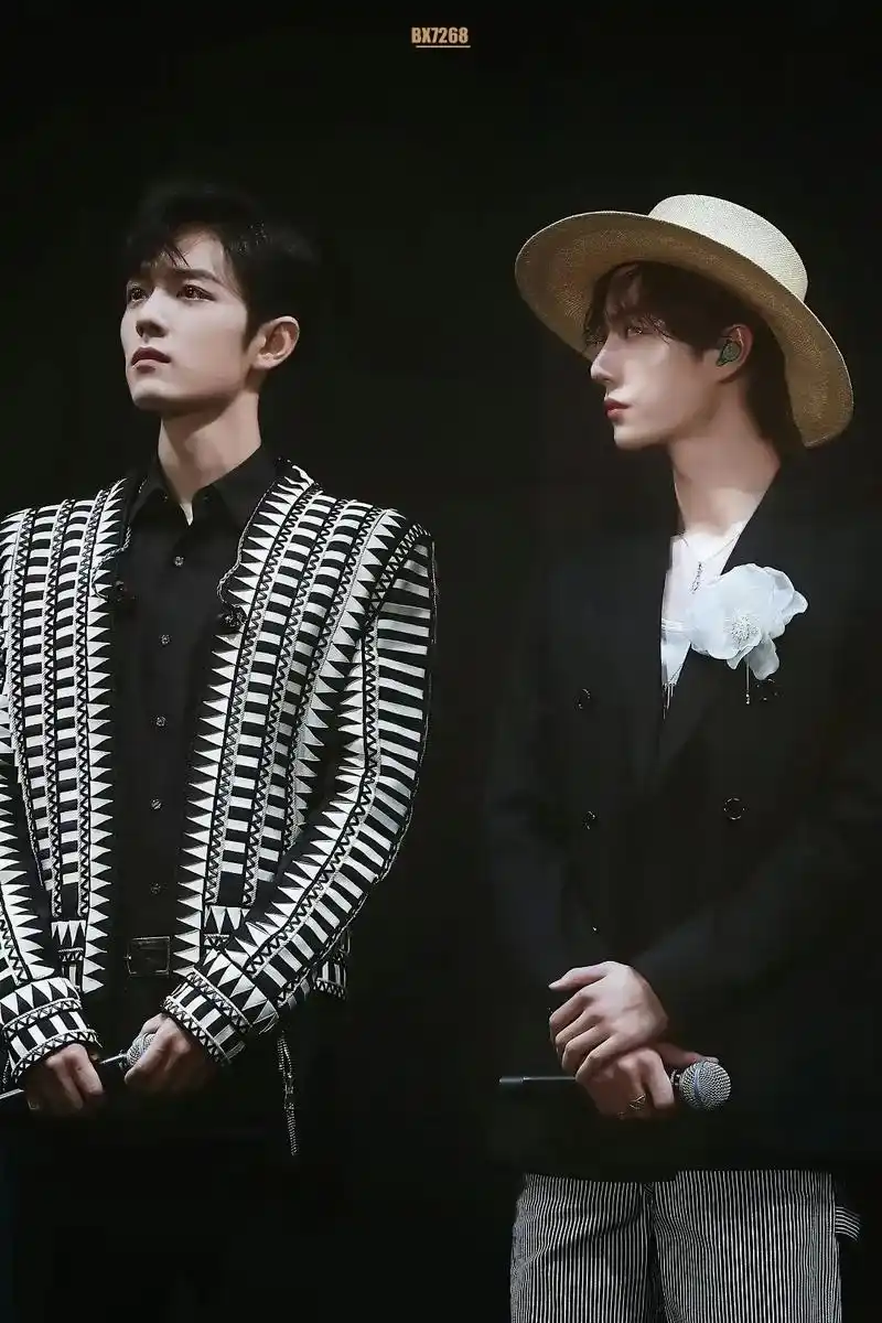 我是爱上了王一博看肖战的眼神,肆无忌惮,不计后果.