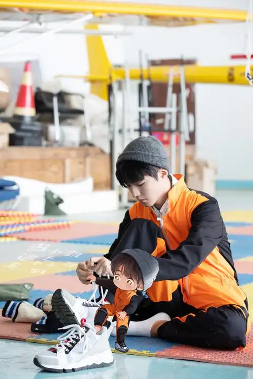 当小凯遇上小小凯系列##王俊凯恰好是少年##王俊凯被跳伞教练支配的