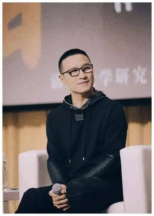 汪峰女儿vs窦唯女儿,星二代摇滚巨星对决!_音乐