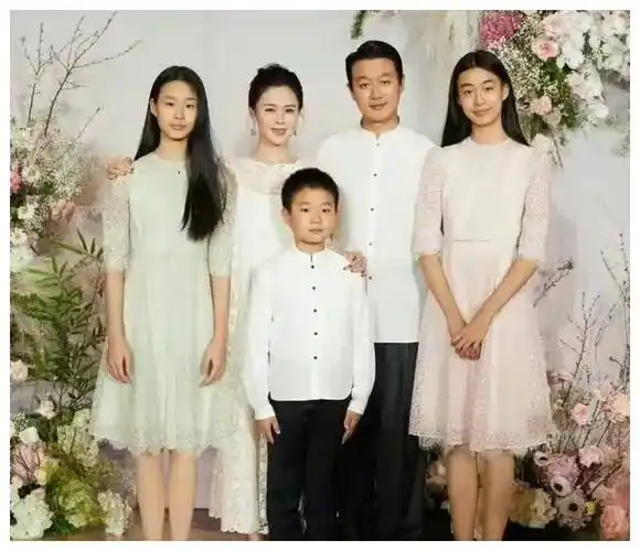 马天宇家庭照曝光女儿身高惊人网友惊叹家族优质基因
