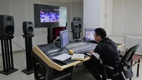 在草原上感知光影世界——走近青海民族语影视译制中心