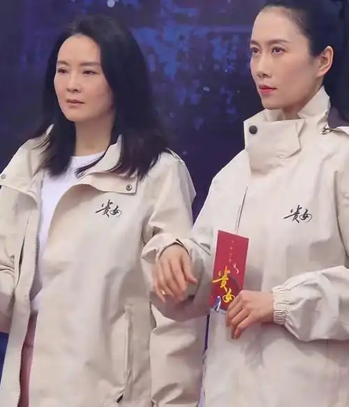 当50岁王艳和温峥嵘同框才发现女人到中年幸不幸福都写在脸上