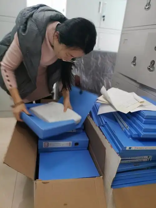 积极整理纸质档案资料