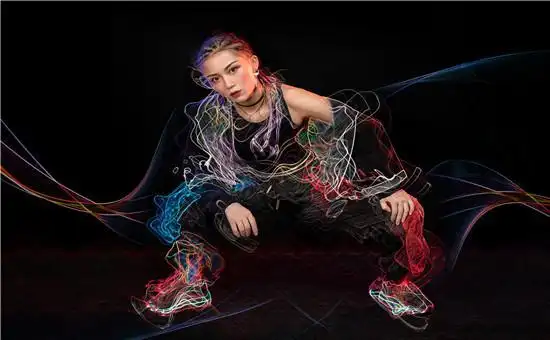 看到街舞学员跳出帅气酷炫的动作,你想不想也像他们一样厉害呢?