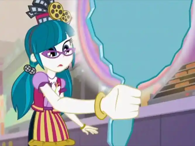 动画里的女巨人3其实是个头比较高的