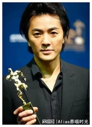 郑伊健,出生于1967年10月4日,祖籍广东番禺.