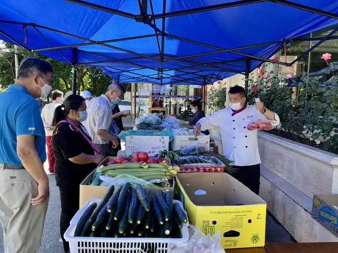 摆摊人等待堂食重启