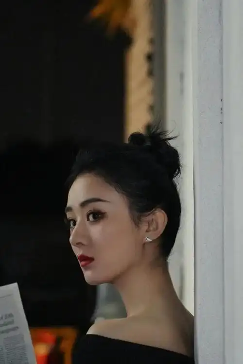 赵丽颖卷发造型太绝美,梦回许半夏