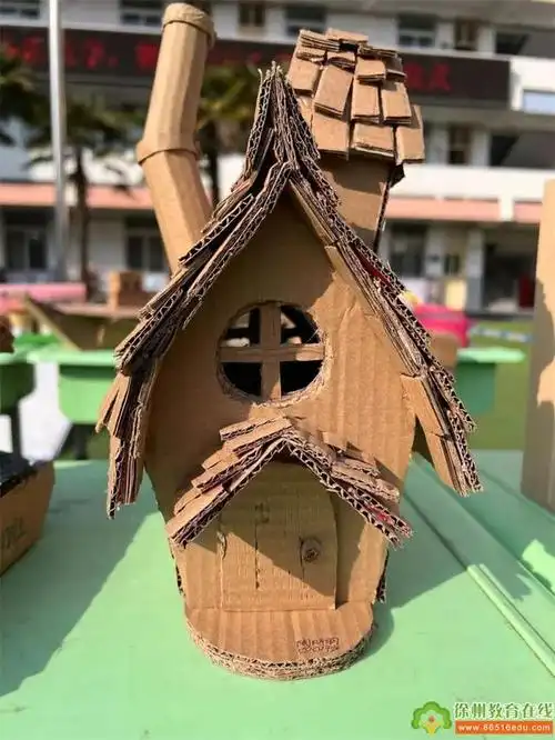 光荣巷小学开展"废物利用,变废为宝"手工创作大赛