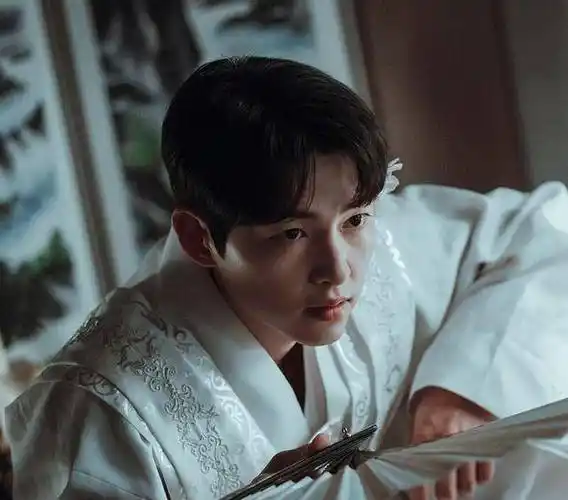 《文森佐》宋仲基与母亲拍遗照,入后悔炼狱,演技入围实至名归_车瑛