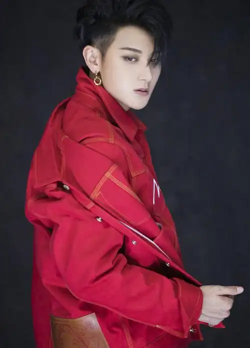 黄子韬帅气撩人写真图片