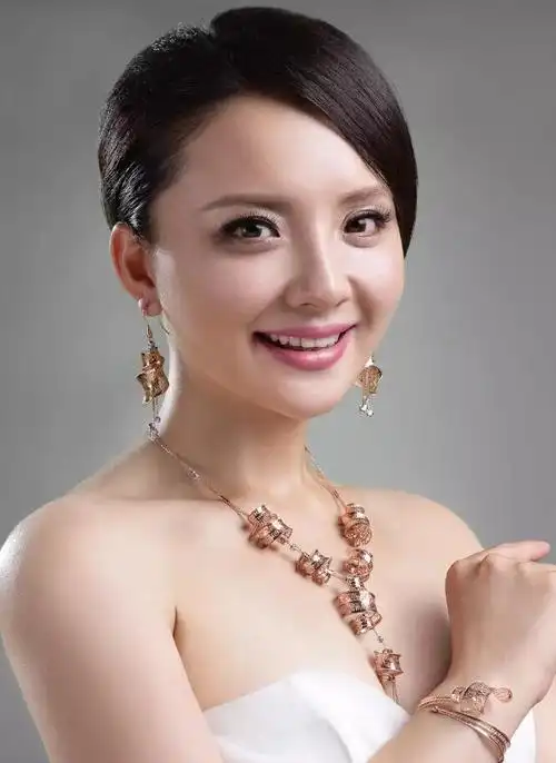 孙茜肖像代言费多少钱/孙茜准确报价158-1069-6499