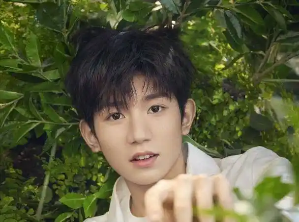 有人为可爱气质加分,有人一张嘴就让人想笑_显得_肖战_眼睛