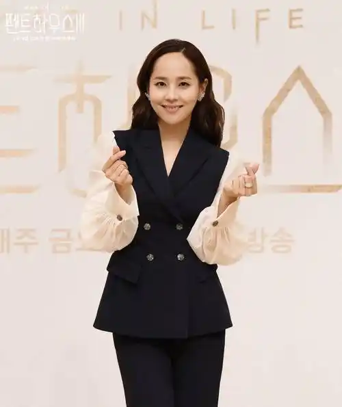 金素妍,李智雅与柳真,《上流战争》三女主同框拼美_造型_好身材_剪裁