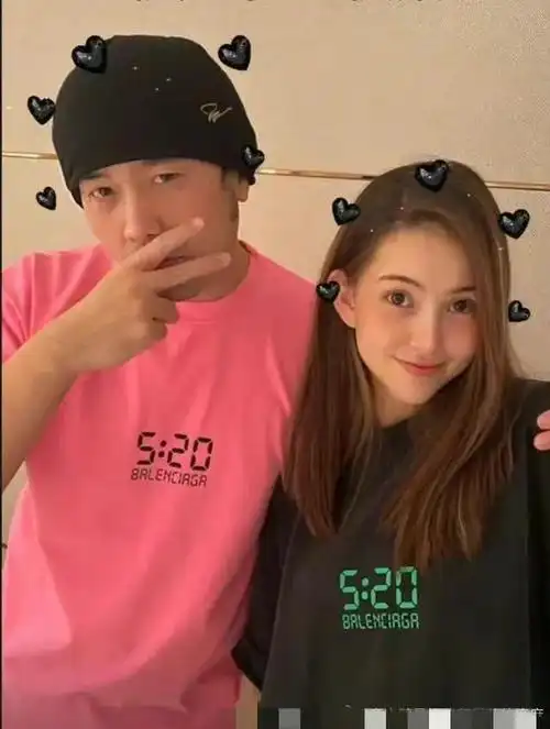 组图周杰伦晒合照为昆凌庆生两人凑近自拍秀恩爱很是甜蜜