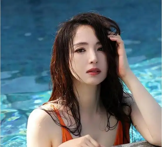 董璇高云翔才离婚四年,两个人的生活,却是一个在天上一个在地下