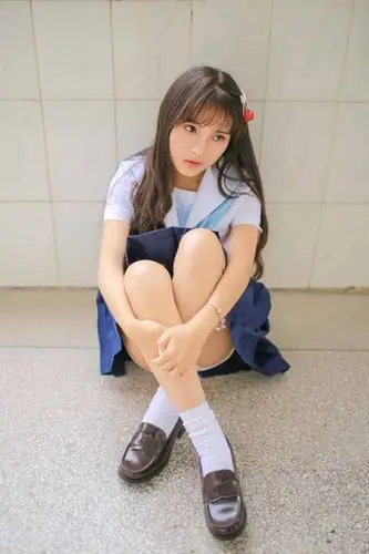 天真软萌妹子着水手服清纯诱人唯美写真 @微相册 @中国图库tukuchina