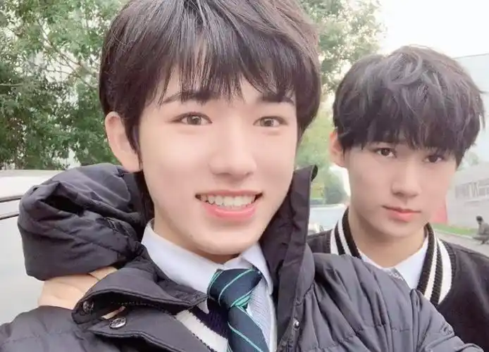 组图:张真源发长文为宋亚轩庆生 晒两人合影视频感情超好_高清图集