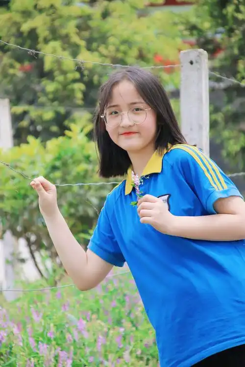 穿校服的漂亮妹妹