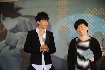 张杰写新歌献"星星" 常石磊开浴霸录祝福vcr