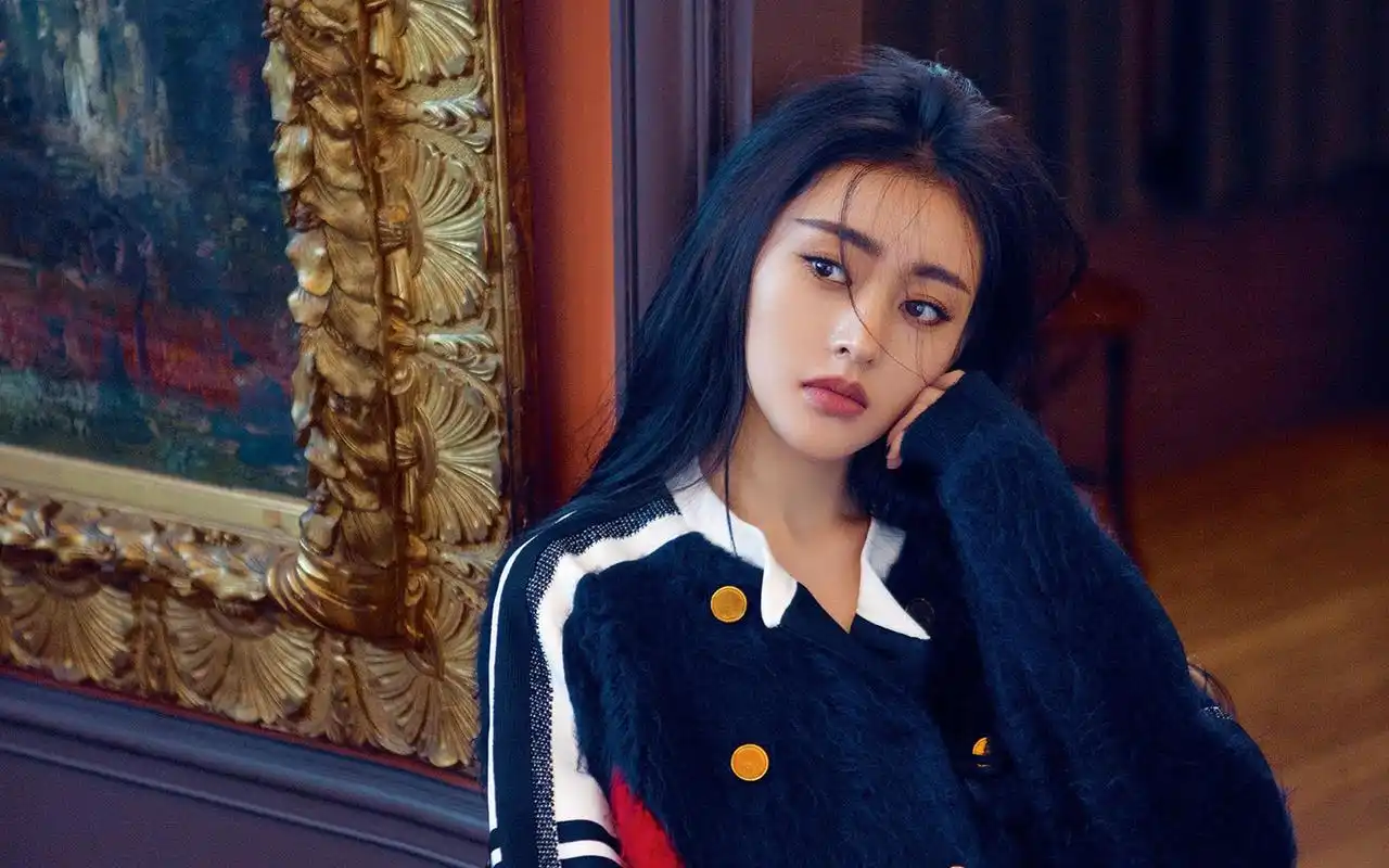 桌面壁纸 明星图片 > 正文   本文 张天爱时尚大片写真壁纸_人气美女