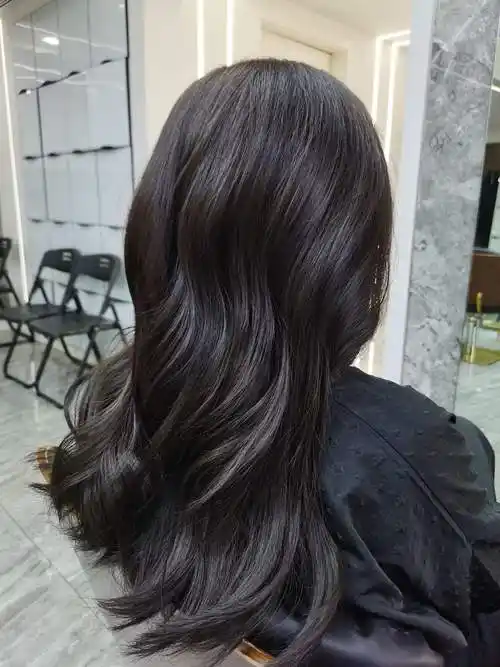 头发染成了黑色想再染颜色怎么办