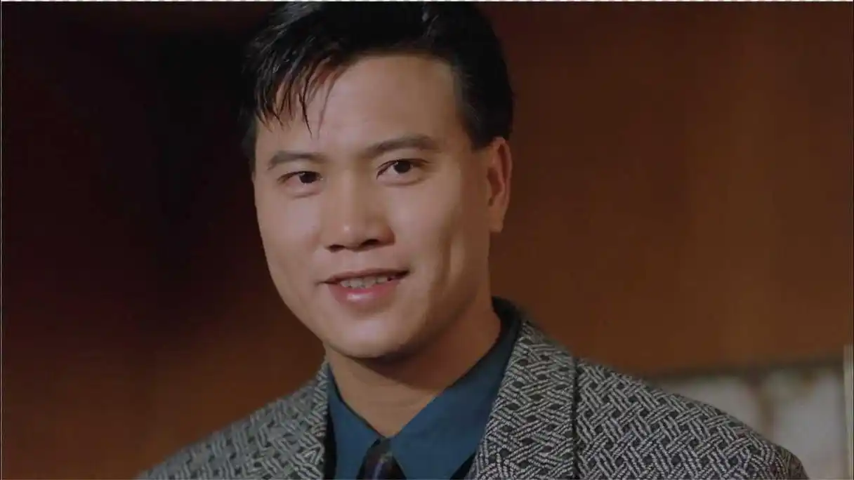 看看万梓良20岁到63岁的变化,除了老一点,但大哥气质依然在