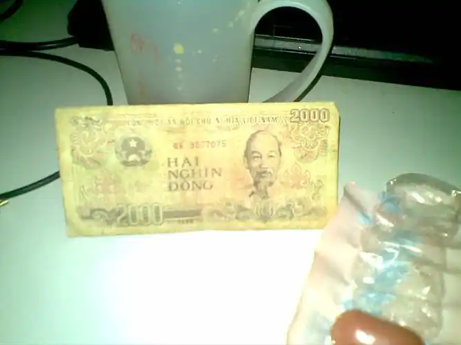 2000元gk3877075不知道哪个国家的钱币