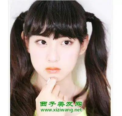 齐刘海头顶蓬松扎马尾发型图片(4)_马尾辫发型_西子美发网