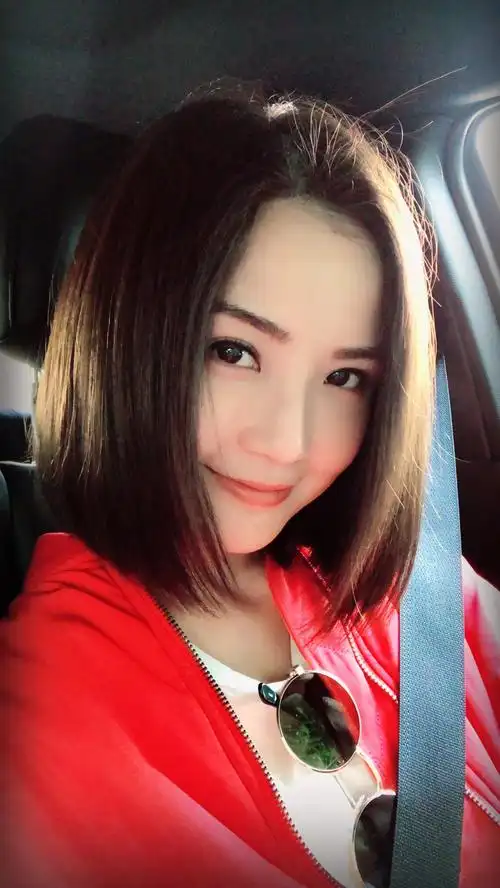 阿sa黑色齐肩短发网友主要看颜值你这样的啥颜色都好看