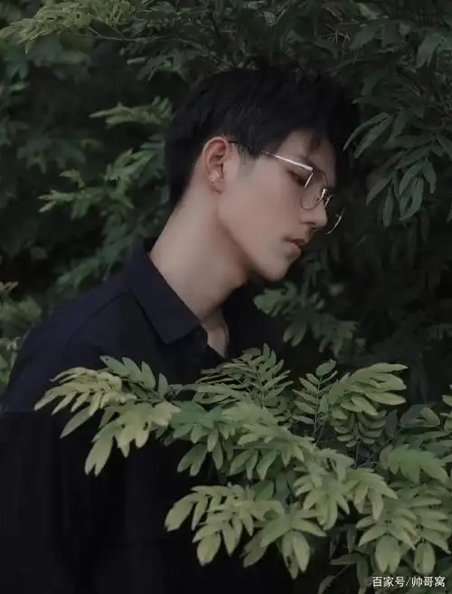 外表清纯,内心火热的文艺范男生,绿水青山中读书,都这么认真!