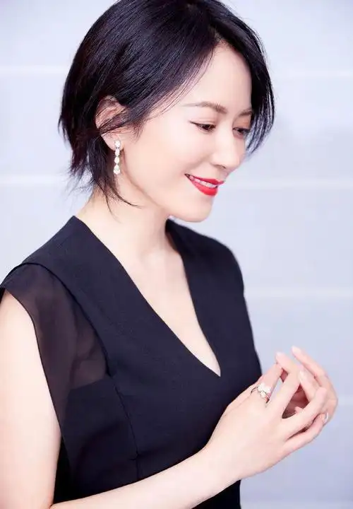 演员俞飞鸿都50岁的人了想嫁人可是窦文涛不肯娶我