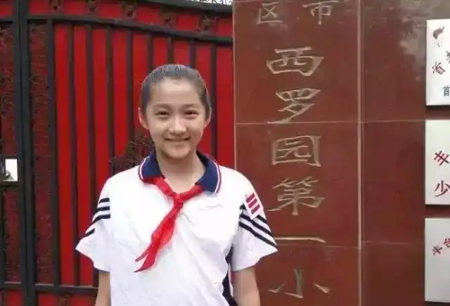 被鹿晗表白的关晓彤,是颜霸 学霸!而你,竟然还在刷手机?