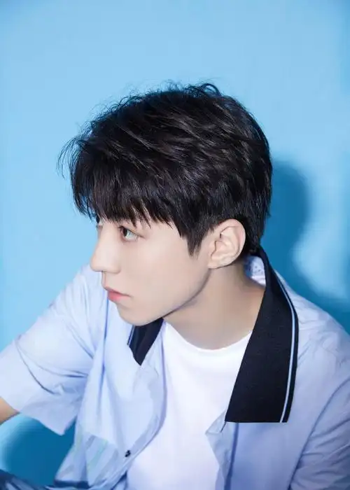 王俊凯神仙发色大汇总,一个头上有彩虹的男人_发型