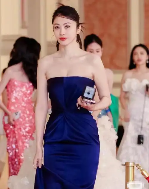 谢广坤遇上对手在乘风踏浪中被压制35岁穿泳衣身材赛姜妍