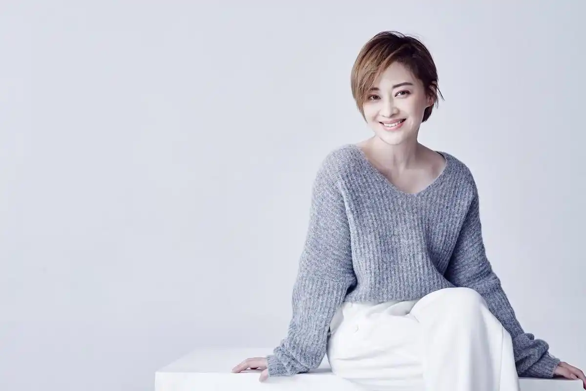 提到梅婷大家对她印象最深的电视剧还是《不要和陌生人说话》,这个